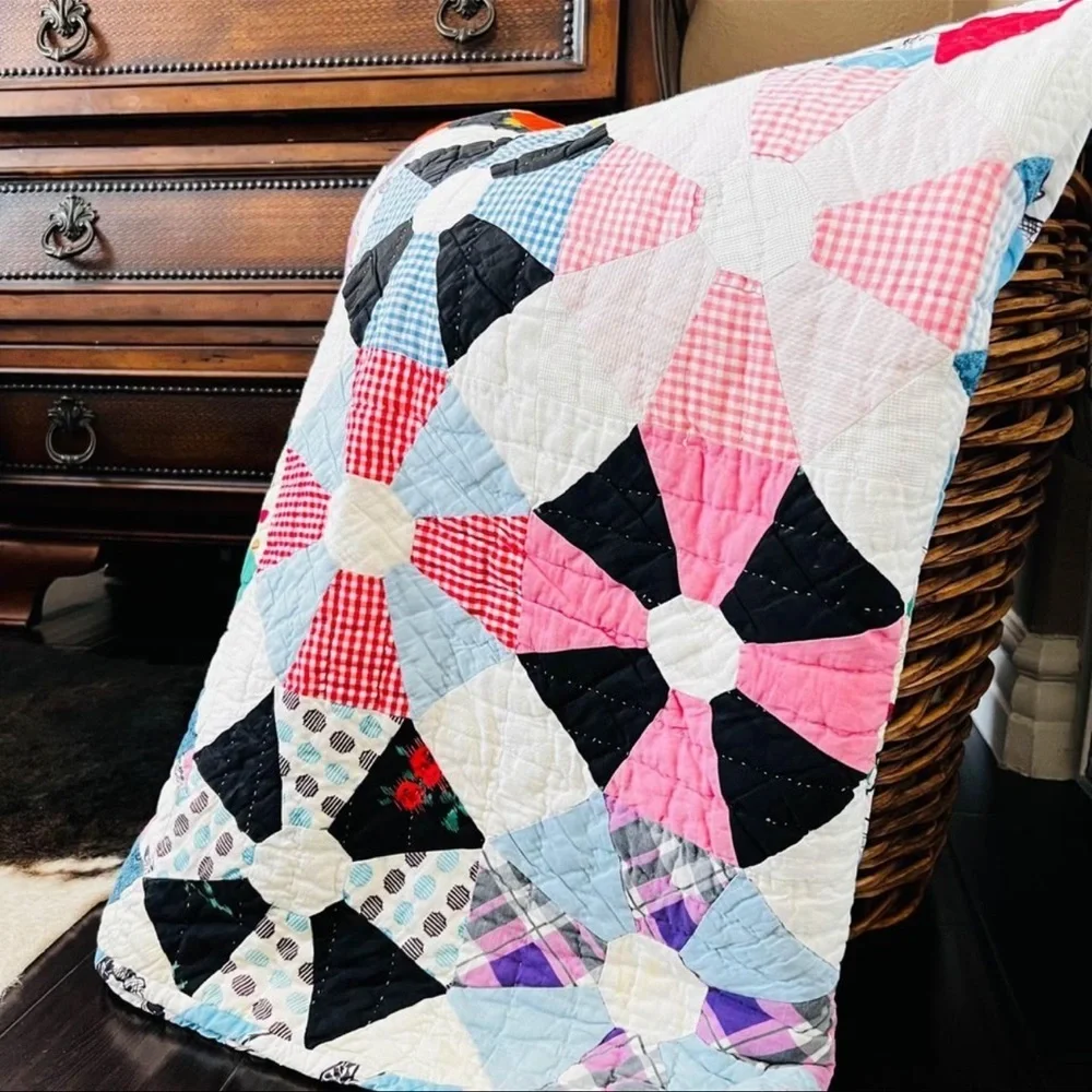 72”x80” Gorgeous Vintage Octagon Quit Handmade and Hand Stitched.